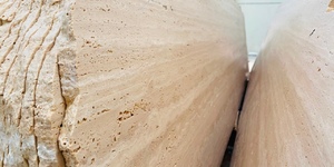 Плитка из травертина RKS SLATE Classic Vein Cut (BEIGE TRAVERTINE VEIN CUT-MATTE HONED НЕЗАПОЛНЕННАЯ) на производстве (2)