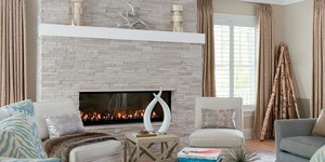Отделка фасада камина из каменной 3D панели RKS SLATE Кварцит White Quartz Classic фото готового камина (5)
