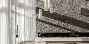 Фасад камина из камня природного 3D панели RKS SLATE Сланец Black Rockface купить (4)