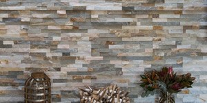 Акцентная стена в гостиной из камня 3D панели RKS SLATE Сланец Beige Slate Classic фото (15)