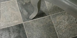 Шероховатая плитка для интерьера из природного сланца RKS SLATE Сланец Deoli Green Natural. Монтаж на пол и стены (3)