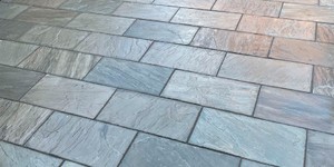 Плиты для укладки тротуара и дорожек из натурального камня песчаник RKS SLATE Belgian Grey купить с доставкой (1)