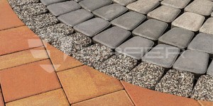 Сочетание цветов тротуарной плитки БРАЕР КЛАССИКО КРУГОВАЯ ТУМАН, ГРИФЕЛЬ, ГРАНИТ, Старый Город Ландхаус РАССВЕТ